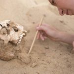El descubrimiento de diez cuerpos confirman la existencia de un nuevo cementerio en San Marcial de Rubicón